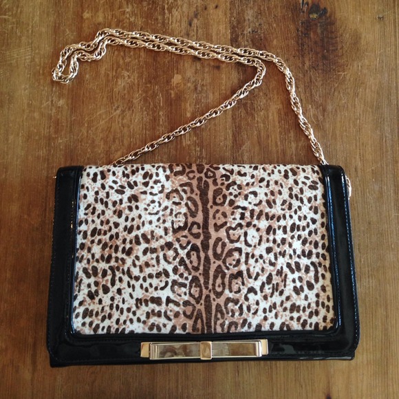 Leopard print and patent leather clutch - Picture 2 of 3