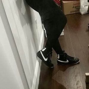 Nike black white Blazer Mid Top Sneakers