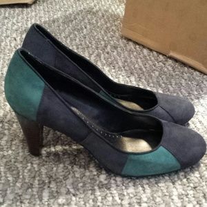 Bandolino Color Blocks Suede Pumps Heels