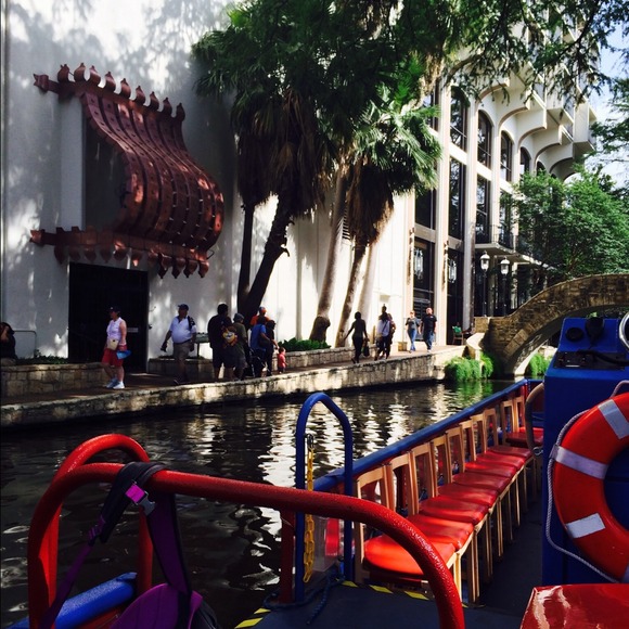 SAN ANTONIO RIVERWALK! - Picture 3 of 3