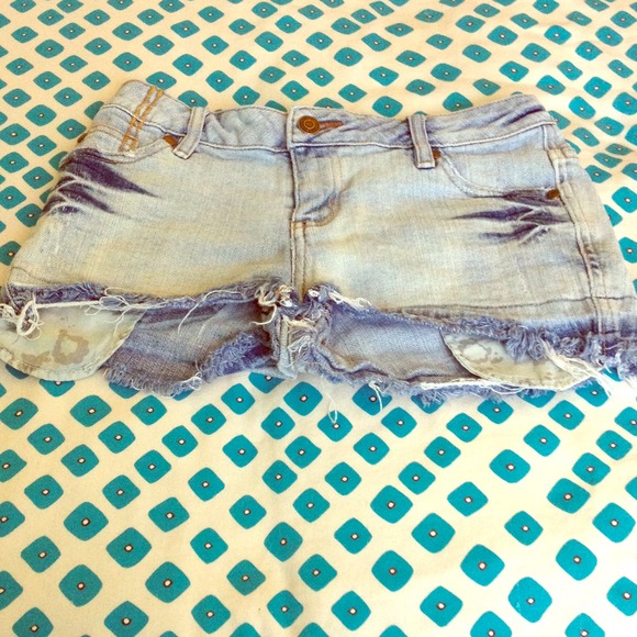 Cute destroyed shorts! - Picture 1 of 1