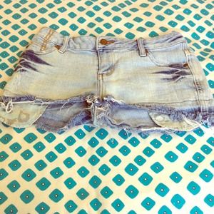 Cute destroyed shorts!