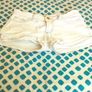 Forever21 white shorts! #adorable