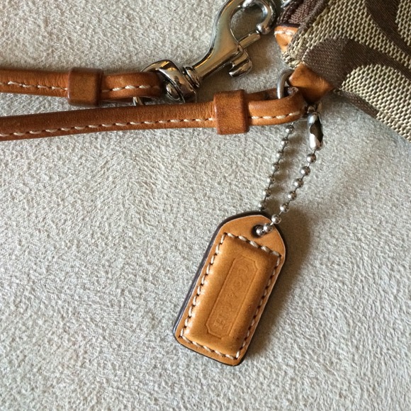 Authentic Signature Coach Wristlet - Picture 4 of 4