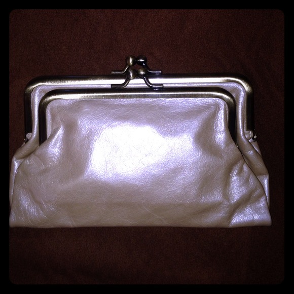 HOBO PURSE SMALL METALLIC LEATHER BIEGE CLUTCH