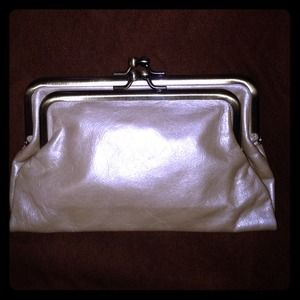 HOBO PURSE SMALL METALLIC LEATHER BIEGE CLUTCH