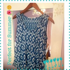 Super cute patterned blouse 💙