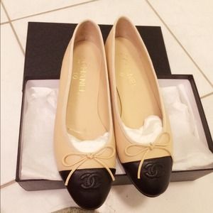 SOLD !!!❤️Chanel classic ballet flats in beige