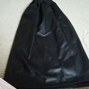 Black pleated skirt