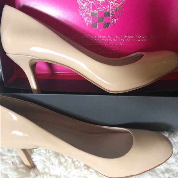 Vince Camuto nude heels