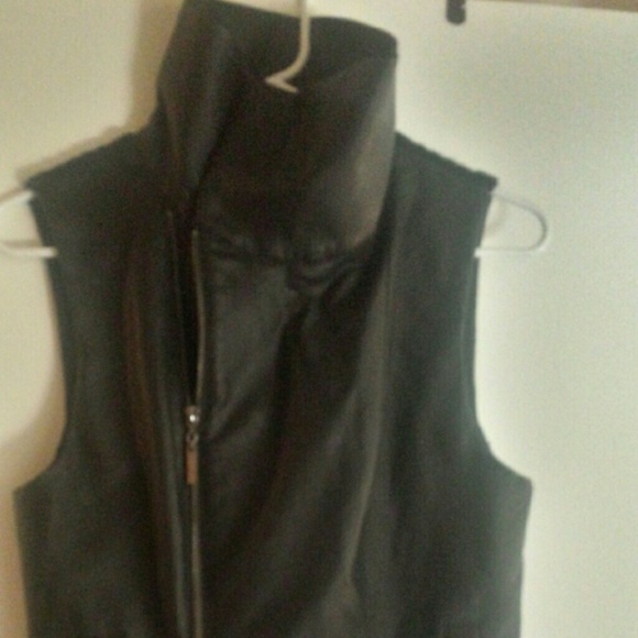 Echo Small/Medium Faux Leather Vest - Picture 4 of 4