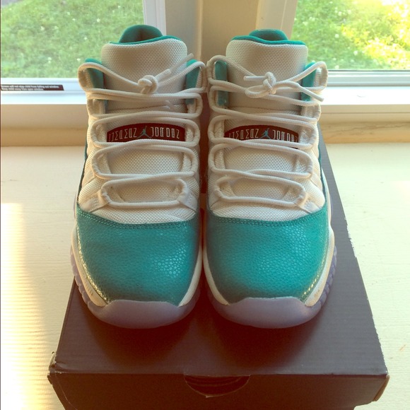 Aqua Air Jordan 11 low