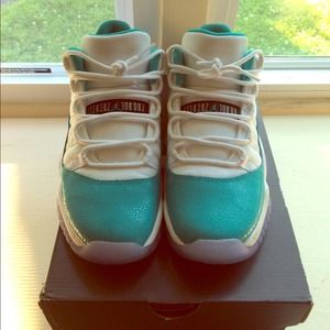 Aqua Air Jordan 11 low
