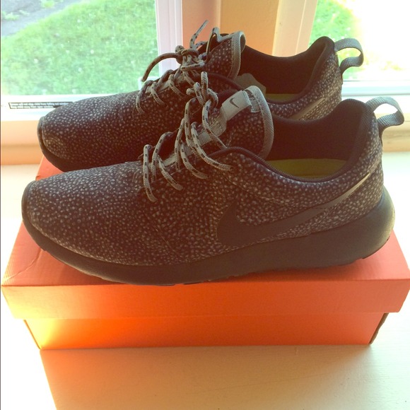 Wolf Grey/Black Print Roshe Run