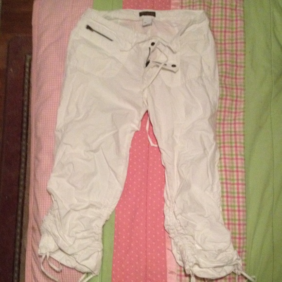 White Abercrombie Capris. Size 0.