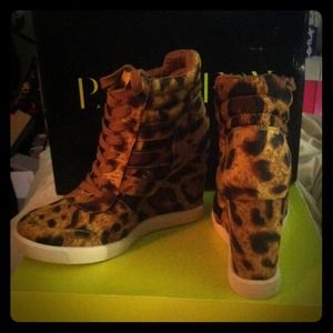 Leopard wedge cutout tennis shoes