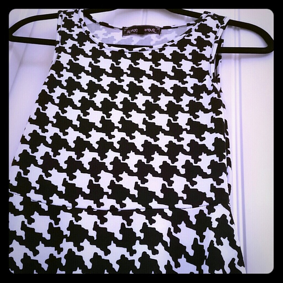 Adorable Houndstooth Patterned Dress