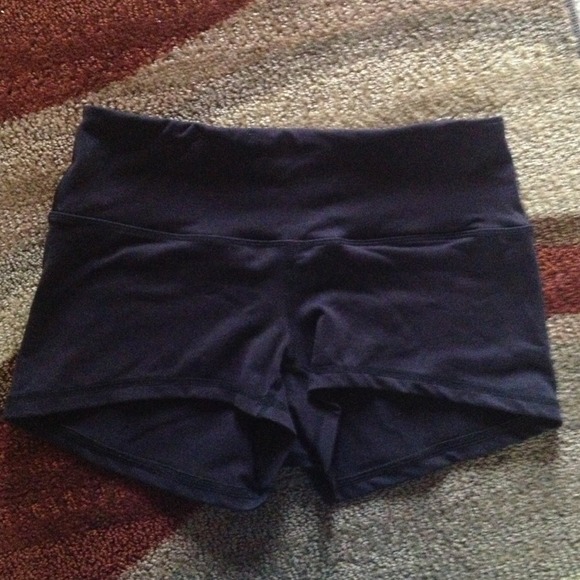 Lululemon shorts size 6