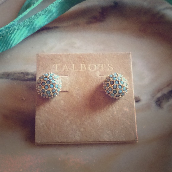 Stud Earrings - Picture 1 of 1