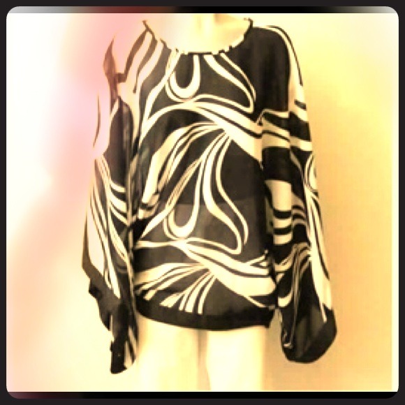 Beautiful semi sheer blouse🌹