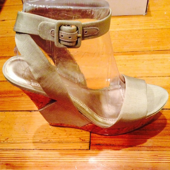 💥REDUCED💥Cute wedges - Picture 2 of 3