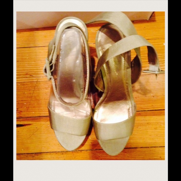 💥REDUCED💥Cute wedges - Picture 3 of 3