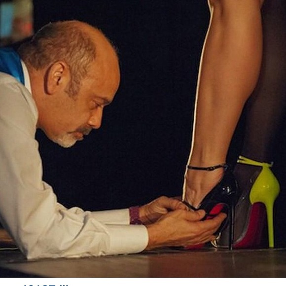 ❤️Signed pair of Christian Louboutins!❤️ - Picture 3 of 3