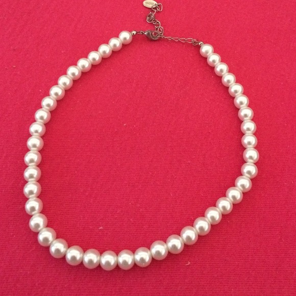 Jewelry - Simple classic pearl necklace!