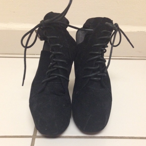 🎄SALE -- Cut-out Booties - Picture 2 of 4