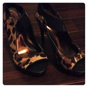 Leopard print Carlos Santana sling back pumps