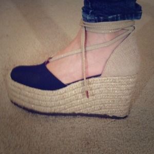 Black Vintage Nine West platform espadrilles