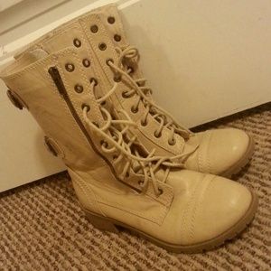 Combat boots