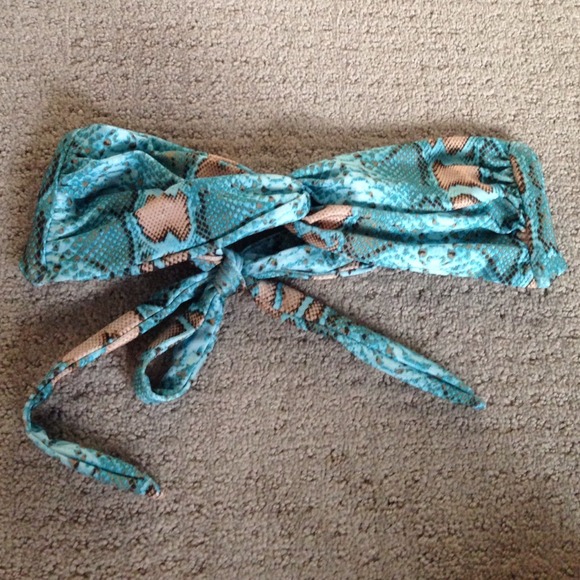 👙blue snake skin top