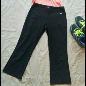 NIKE CROP PANTS
