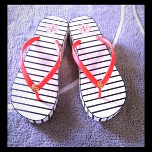 ✨Brand New✨💯% Auth Tory Burch Wedge Flip Flops👣