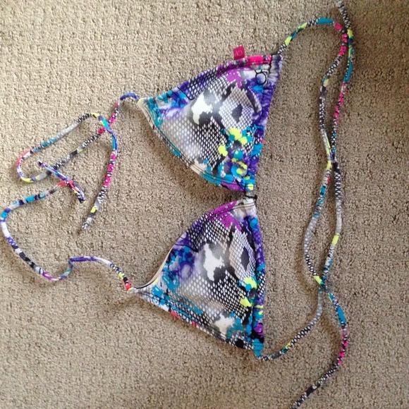 👙 bathing suit top