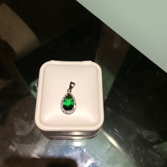 14k white gold on emerald... Reduce price now !!! - Picture 3 of 4
