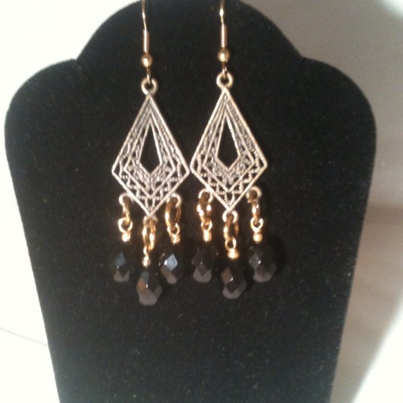 Black crystal and aged bronze dangle earrings - Picture 2 of 2
