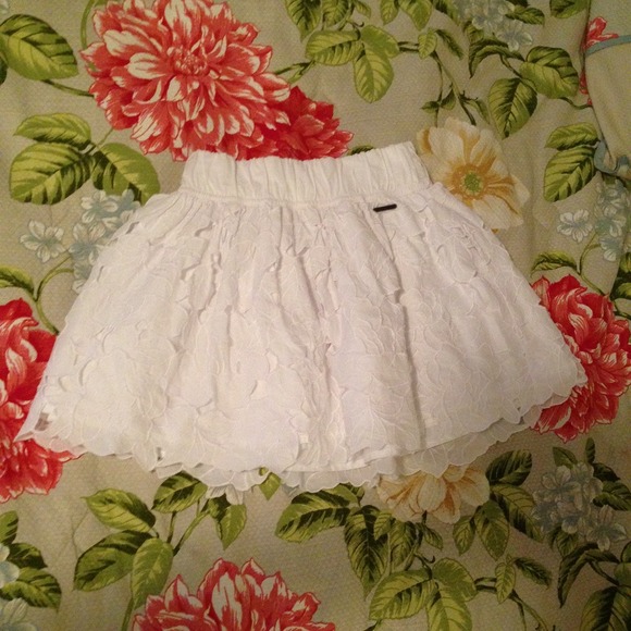 Abercrombie lace skirt- adult XS / fits girls L-XL
