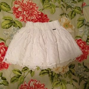 Abercrombie lace skirt- adult XS / fits girls L-XL