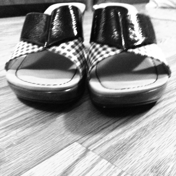 Black an whit Dansko sandals