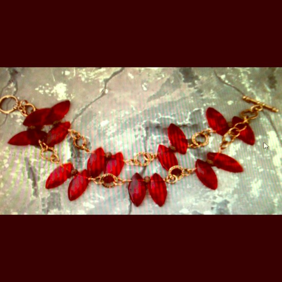 Red multiple-layer dangle bracelet - Picture 1 of 3