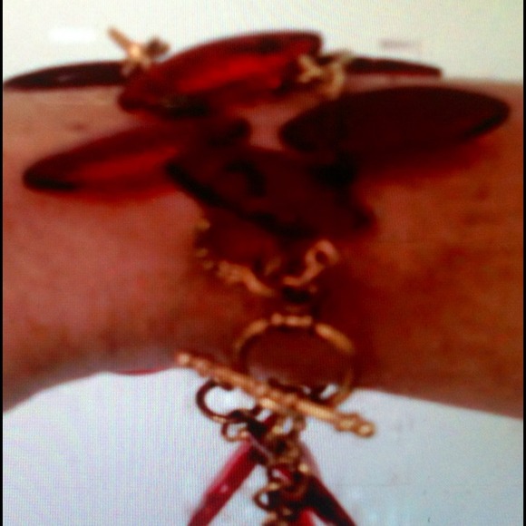 Red multiple-layer dangle bracelet - Picture 2 of 3
