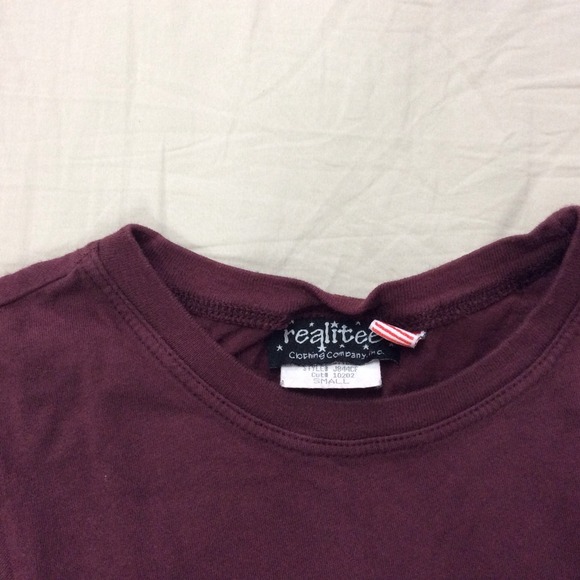 maroon tee - Picture 4 of 4