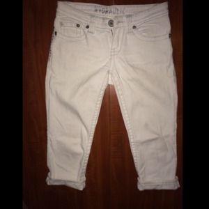 White hydraulic capris