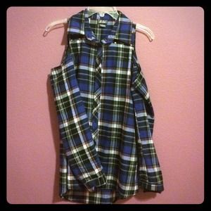 Cold shoulder flannel with studs🎀