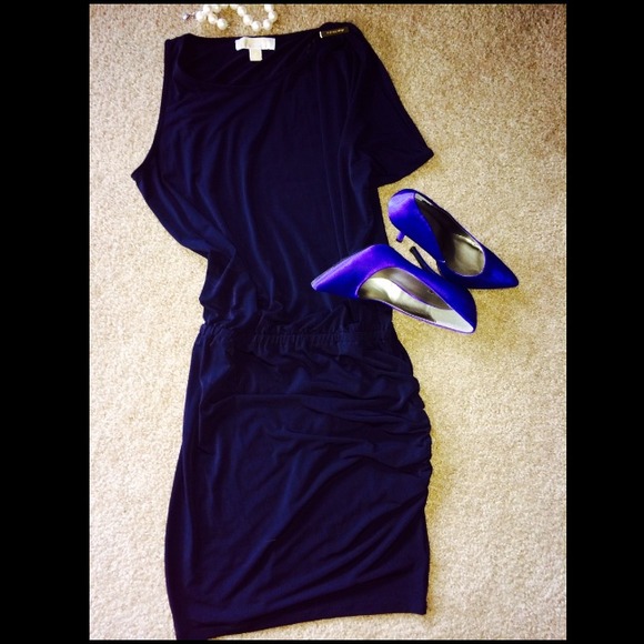 🎀MICHAEL KORS fitted little black dress🎀 - Picture 1 of 4