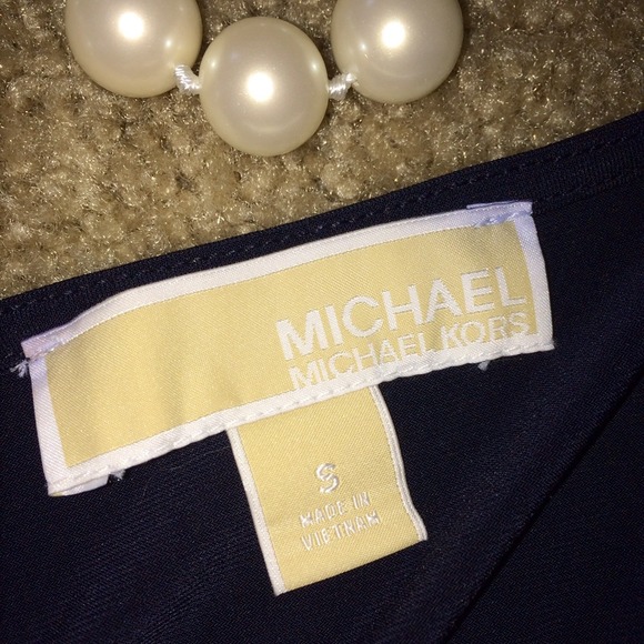 🎀MICHAEL KORS fitted little black dress🎀 - Picture 3 of 4