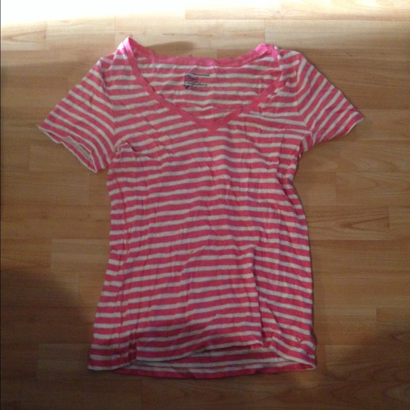 AEO striped v neck