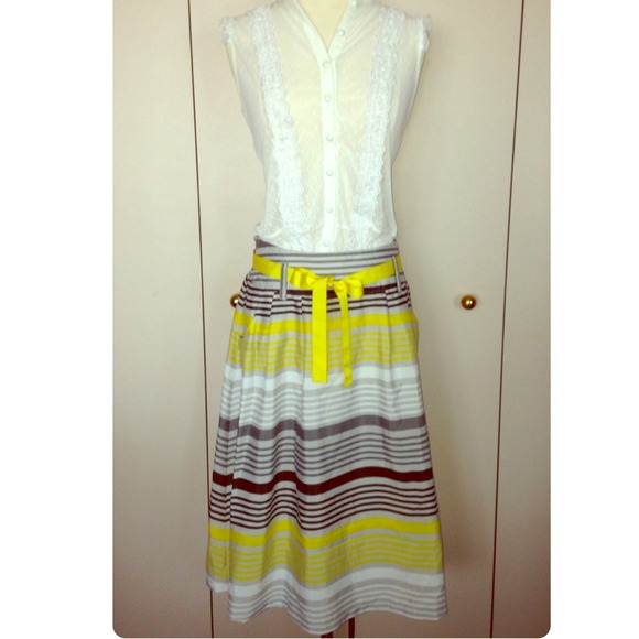 Old Navy Dresses & Skirts - Pretty Midi Skirt